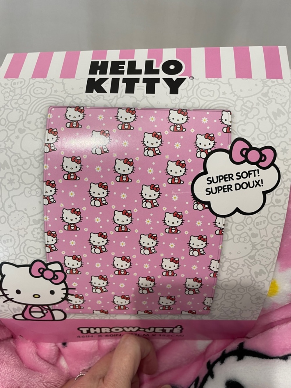 Hello Kitty Pink Patterned Plush Throw Blanket - Picture 14 of 16